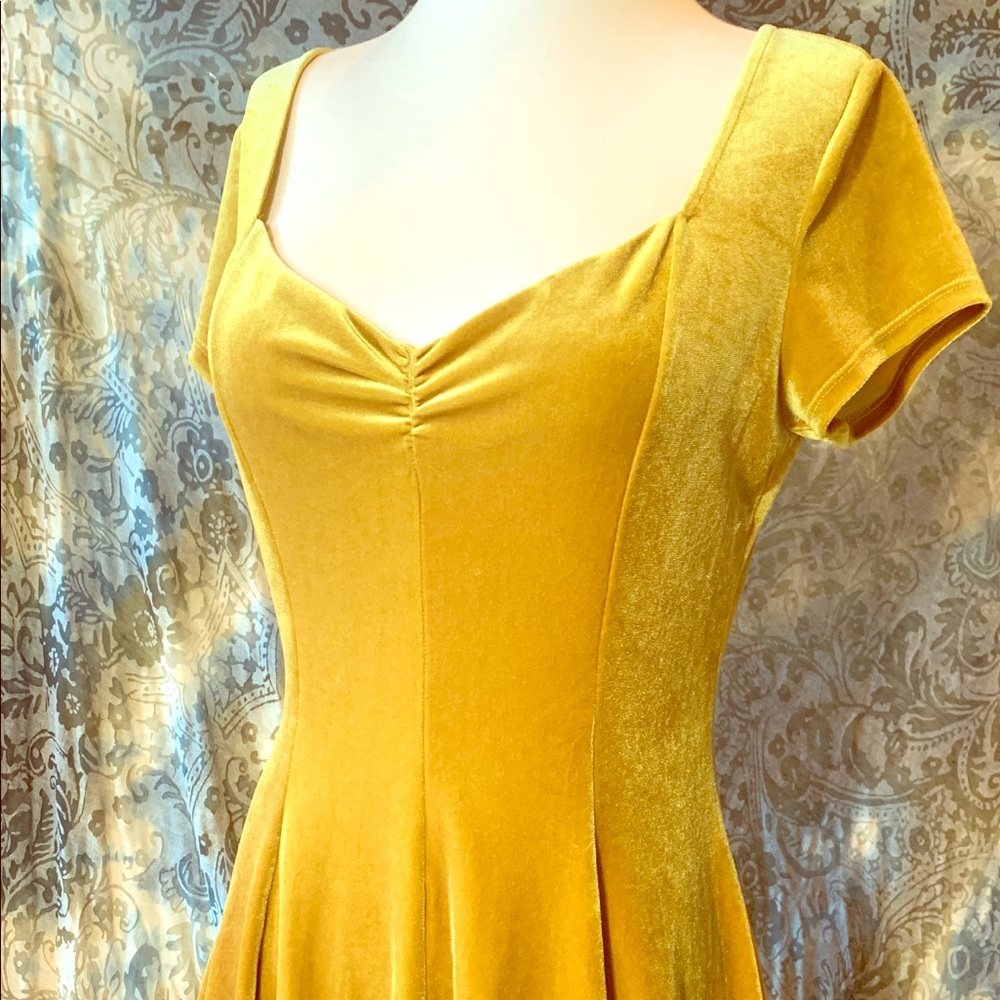 Kimchi Blue velvet dress in Gold Size M
